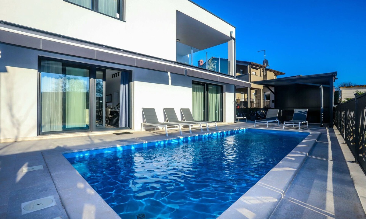 Vrvari Villa | Modern 4 * Villa with Pool in Poreč,Varvari