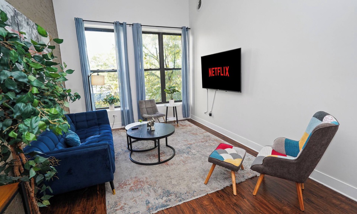 Near South Side Apartment | Modern 420-Friendly 3BR Unit Near McCormick & Lakefront