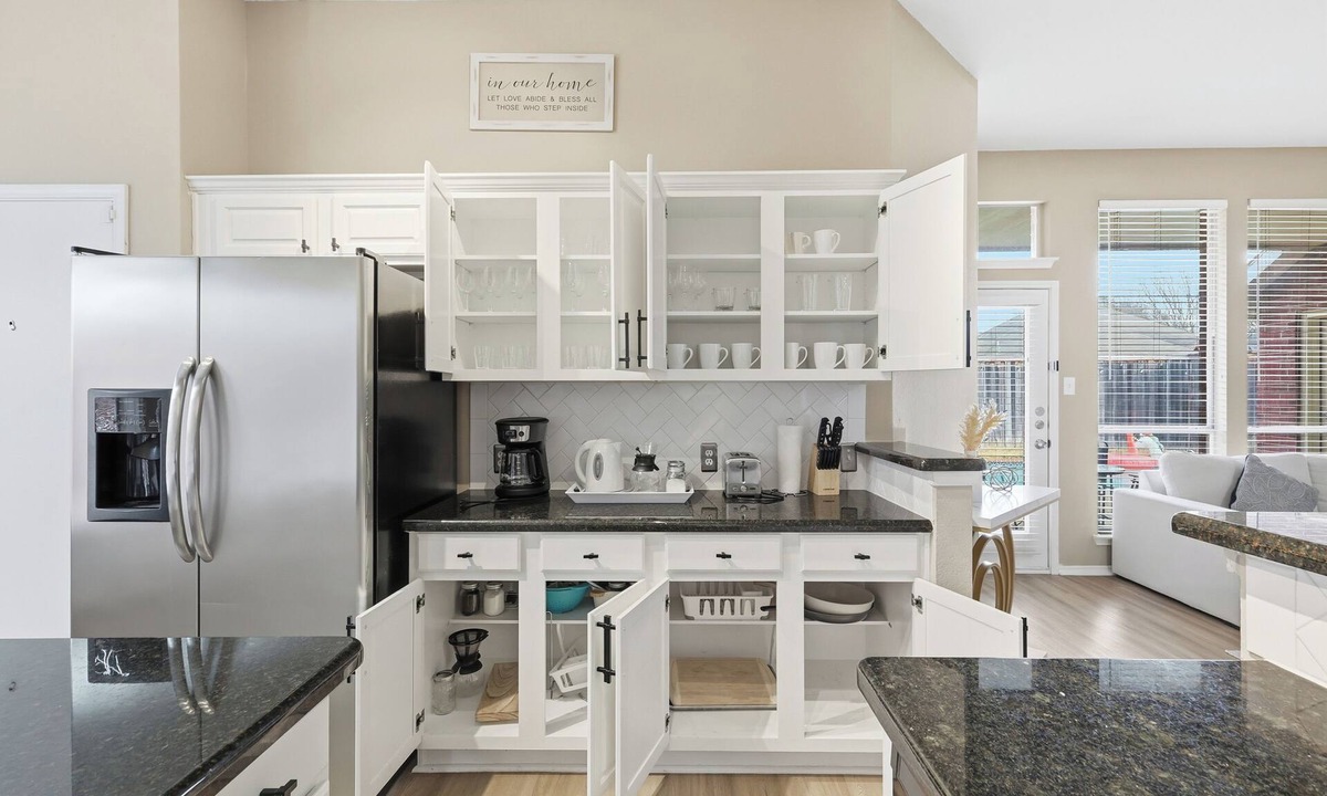 Frisco House | Modern 4B Retreat with Pool in Frisco