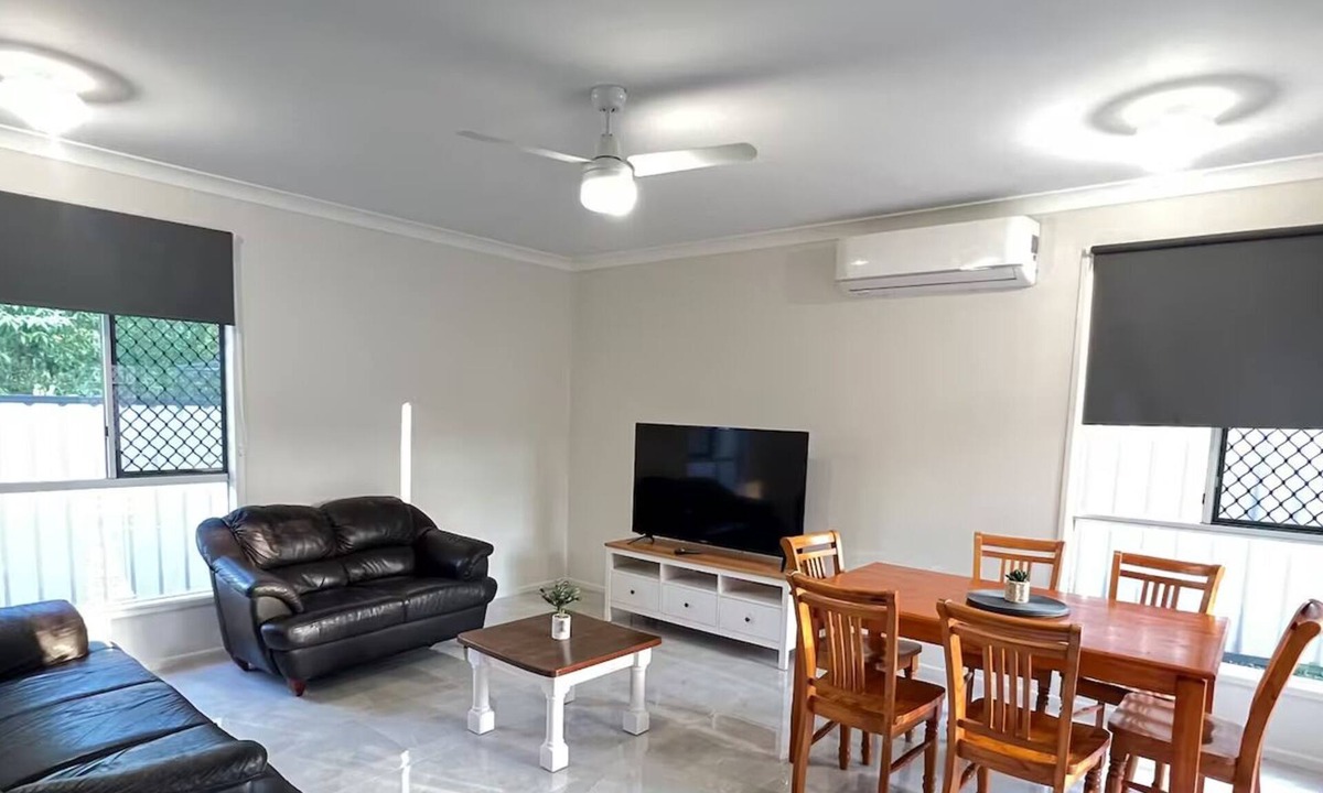 Hillcrest House | Modern 4BDR 5 Beds Ensuite & A/C 2 bath
