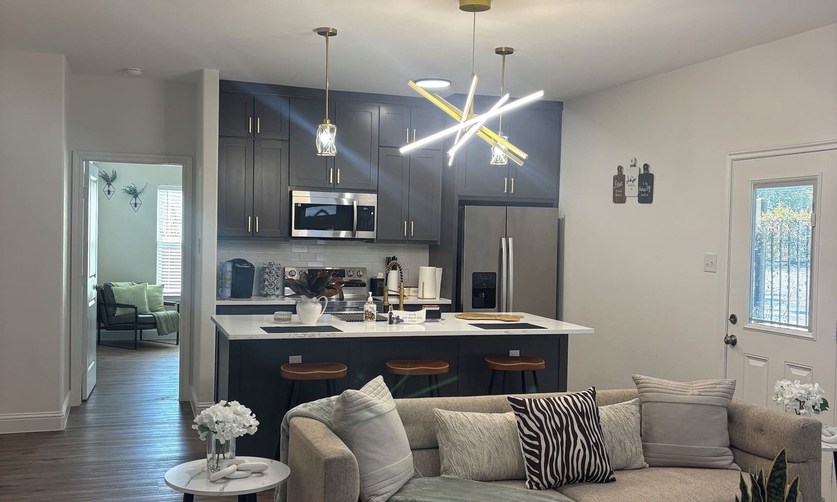 Fort Worth House | Modern 4BR/2.5BA Townhouse in the Heart of Fort Worth