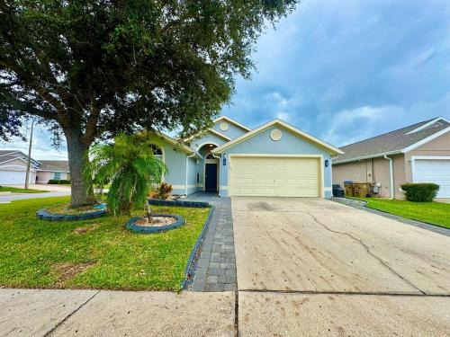 Kissimmee House | Modern 4BR 2BA with pool in gated community