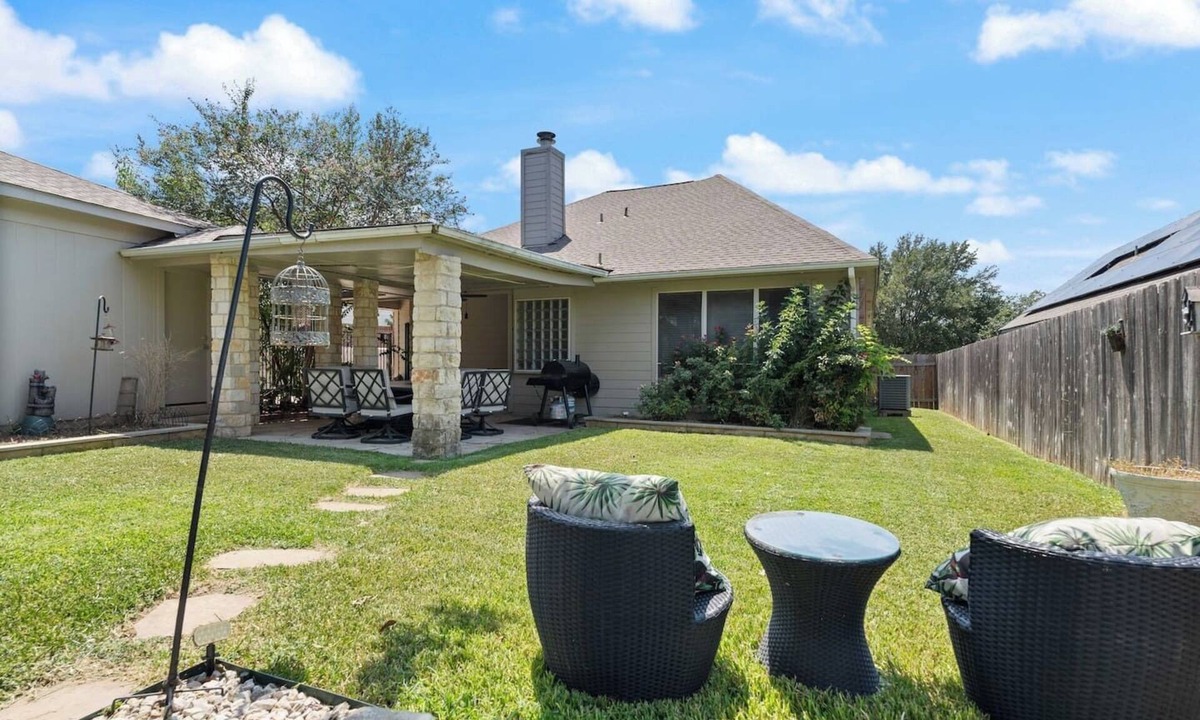 Forest Ridge House | Modern 4BR Home by Dell Diamond/Sleeps 8
