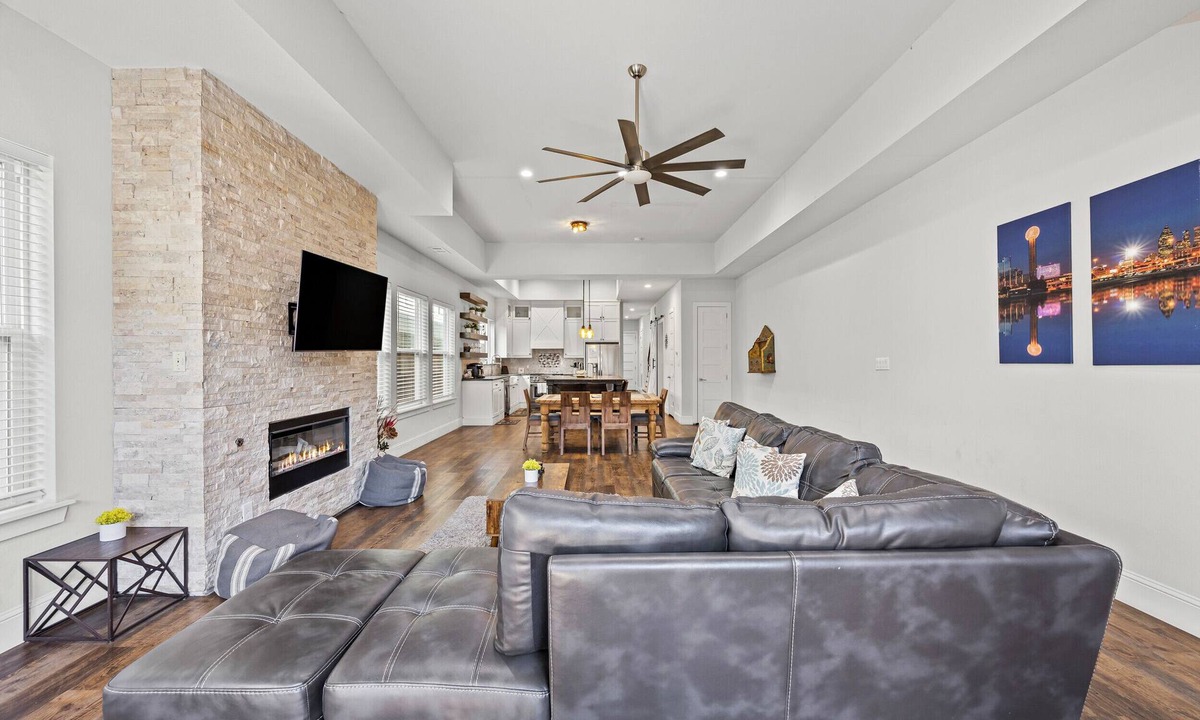 Old East Dallas House | Modern 4BR Home I Ping Pong I Near Downtown Dallas I Mins to Bars/Restaurants