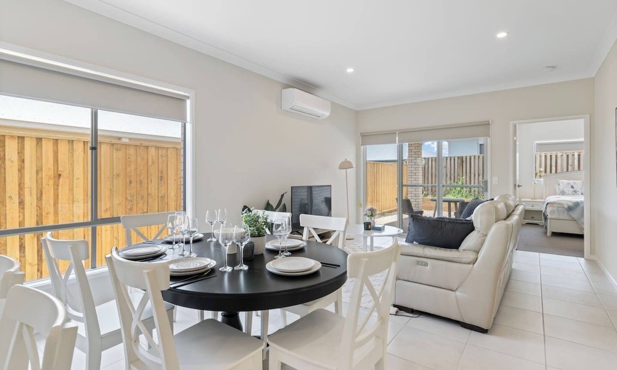 Brisbane House | Modern 4BR Home in Peaceful White Rock Community