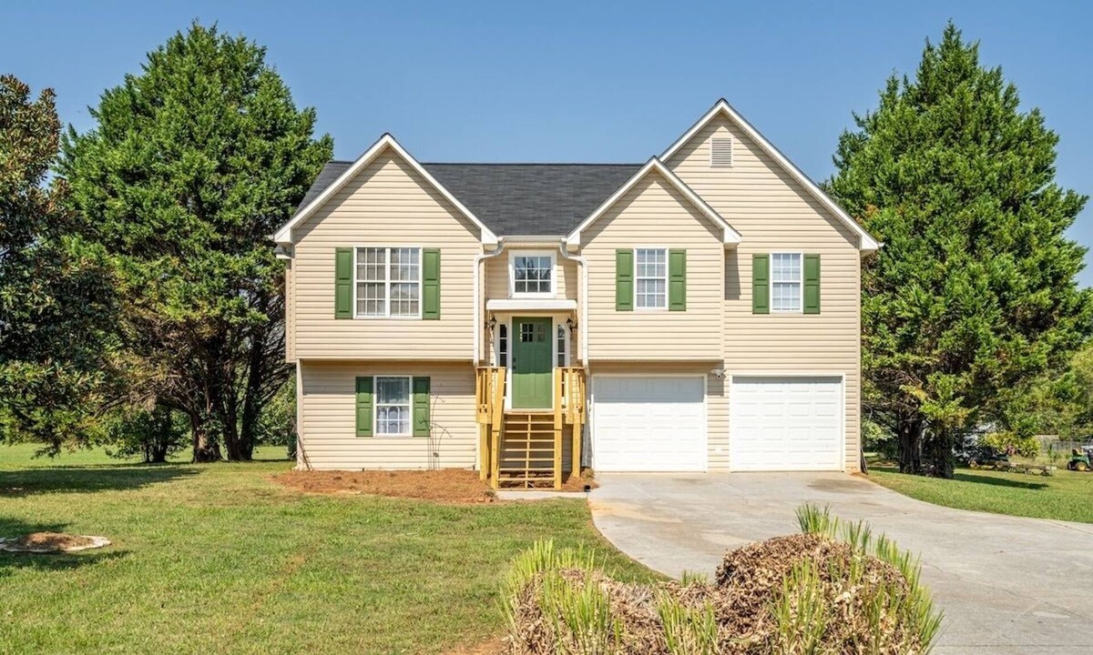 Cartersville House | Modern 4BR Home w/King Bed and Fire Pit