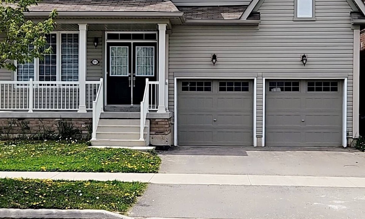Thorold House | Modern 4BR Household with 4 baths. Sleep 10