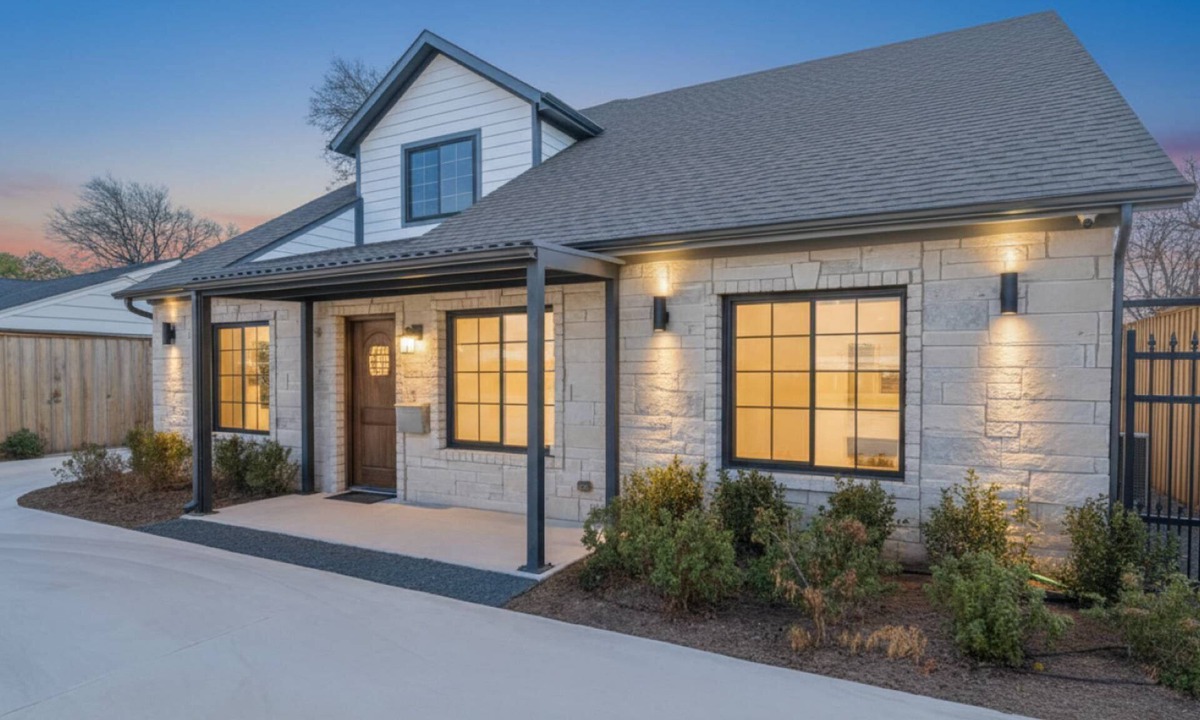 Dallas House | Modern 4BR Near Downtown Dallas | Sleeps 8 | ~25 Min to AT&T Stadium World Cup