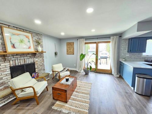 Gurnee Villa | Modern 4BR Near Six Flags & Naval Base