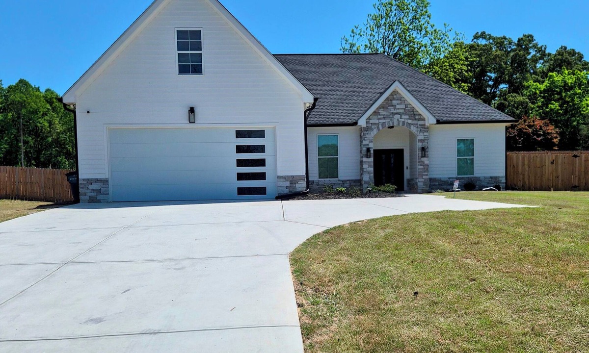 Douglasville House | Modern 4BR Retreat