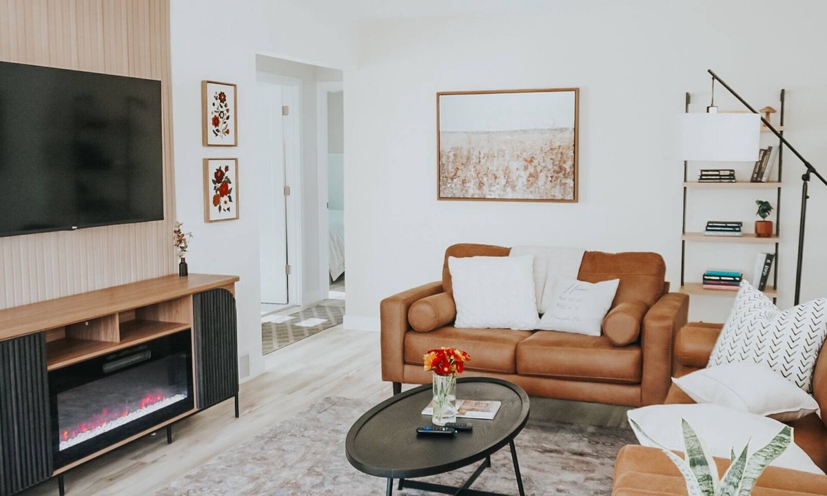 Minneapolis House | Modern 4BR Retreat - Sauna, Arcade & Fire Pit - 6min to Downtown Minneapolis