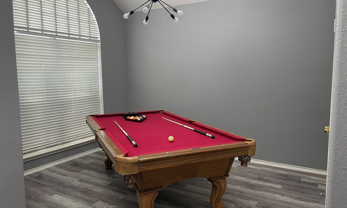 Far North Central House | Modern 4BR Retreat Close to JW Marriott & Bulverde