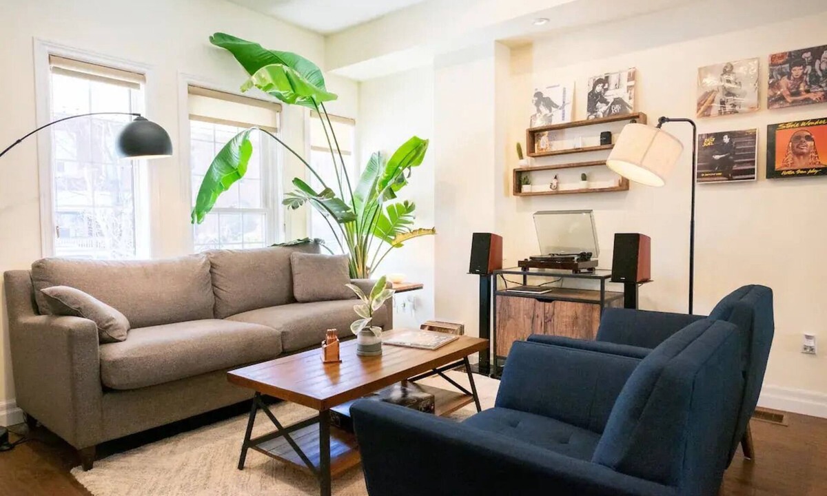 Leslieville House | Modern 4BR Toronto Home | Record Player, Officesnn