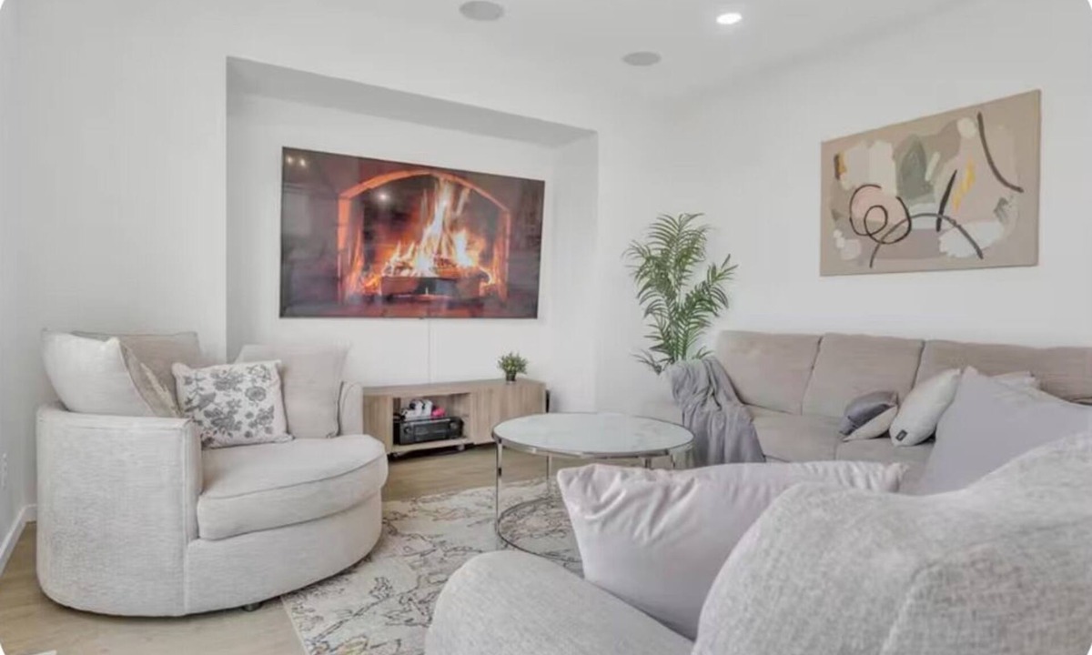Fort Gary House | Modern 5 bedroom Lake view home in Prairie Pointe, winnipeg