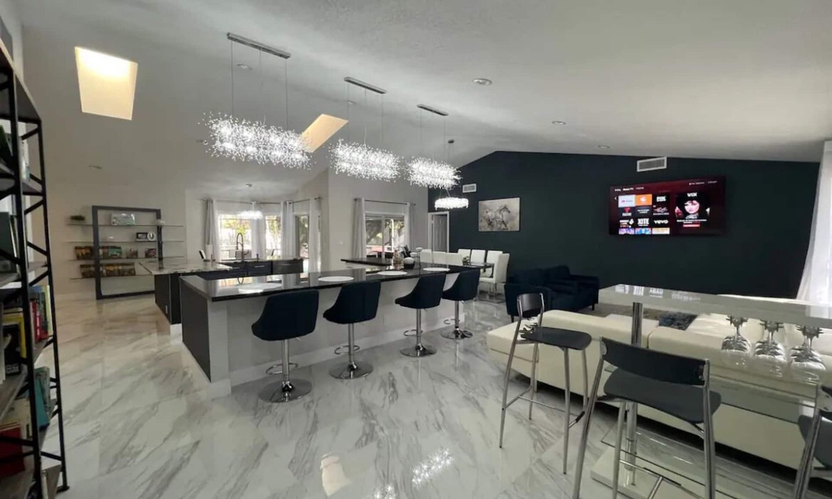 Greenview Shores House | Modern 5BR/3Bath Home w/Heated Pool