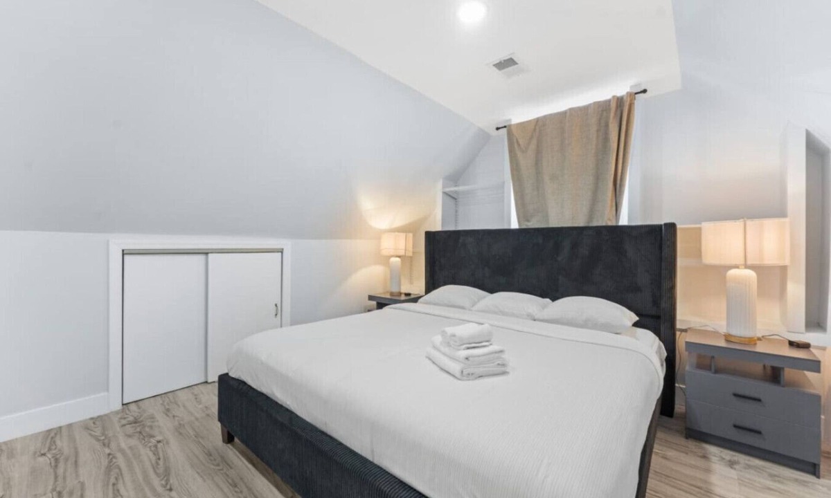 Constable Hook House | Modern 5BR Duplex w/Easy NYC Access & Parking