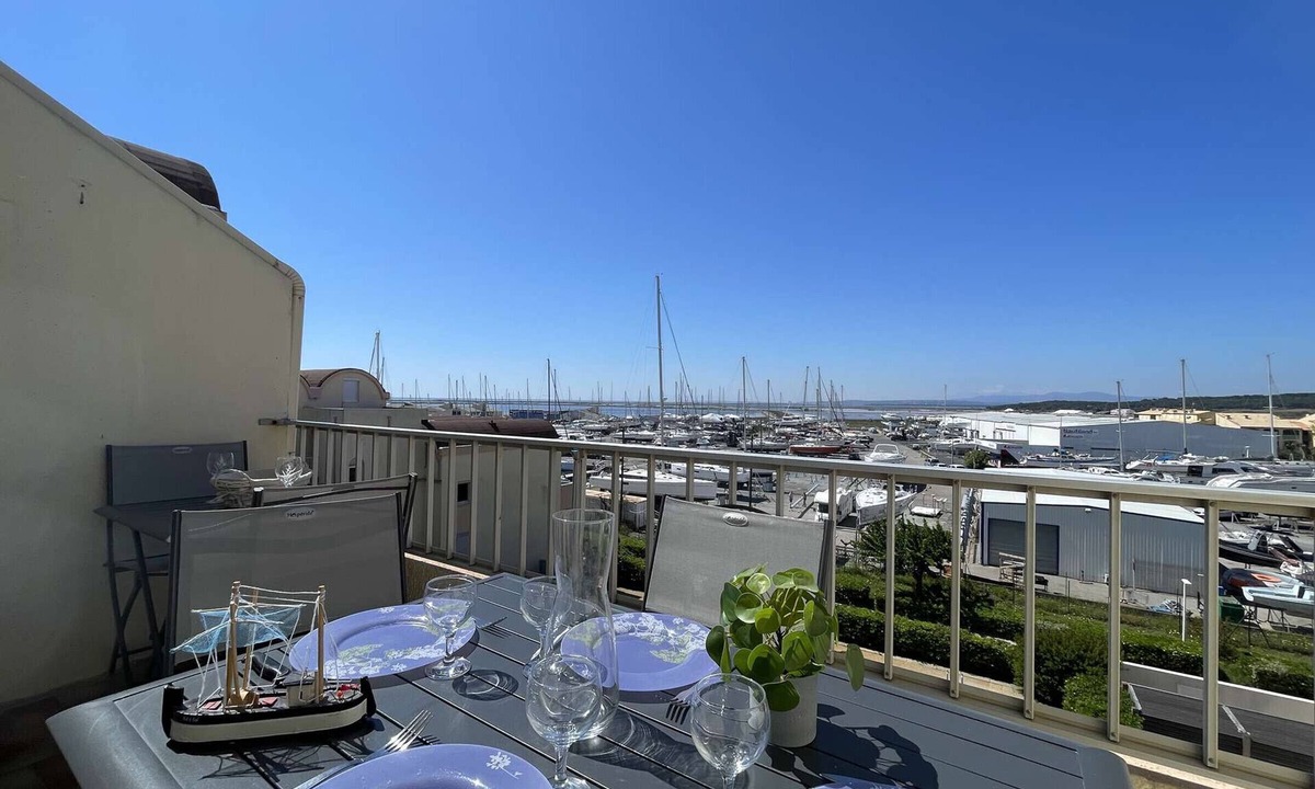 Gruissan Apartment | Modern 6 pers apt with pool, AC, parking - Gruissan