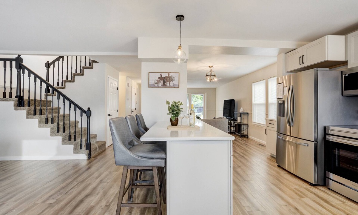 Briargate Cottage | Modern 6BR Home in Briargate