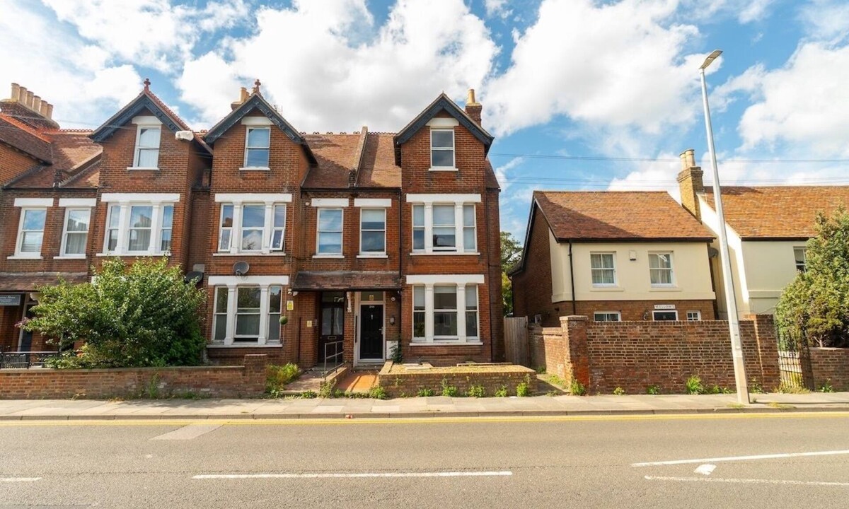 Thannington House | Modern 7-Bed Home | Perfect for Work & Leisure