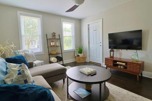 Downtown Rochester Apartment | Modern Abode 2BR Near UofR, Highland, Downtown Rochester, NY Sleeps 4