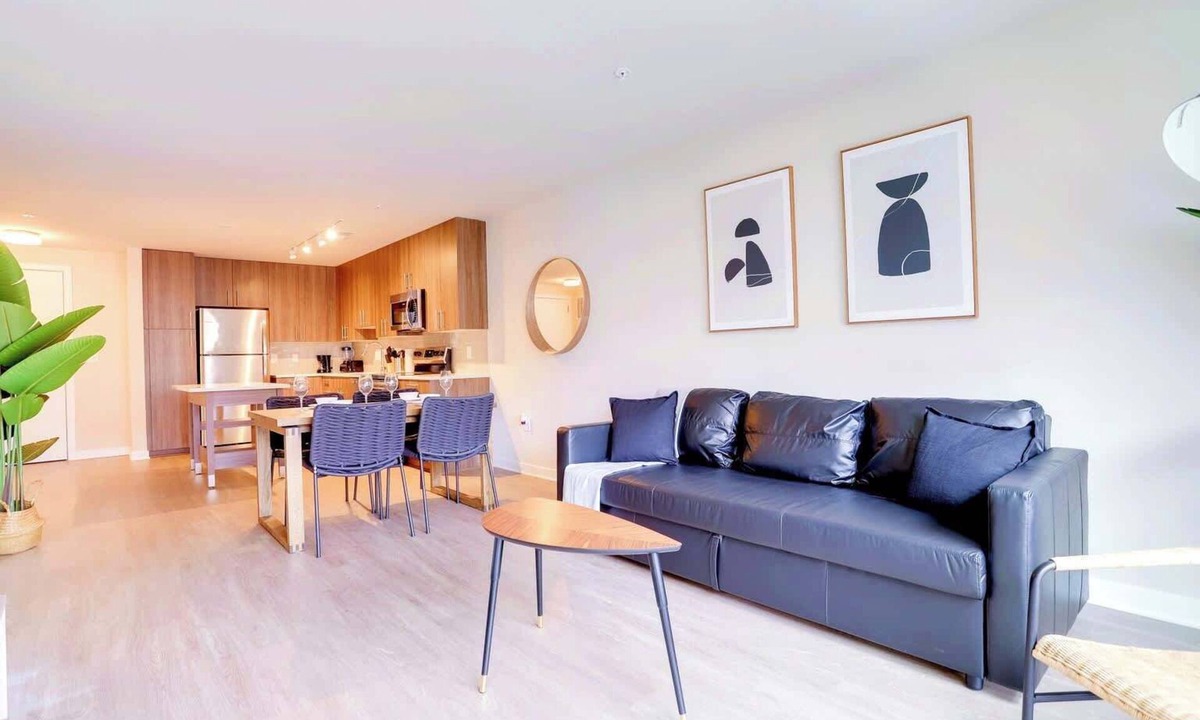 Groveton Apartment | Modern Alexandria Apt | Shopping & Metro Nearby