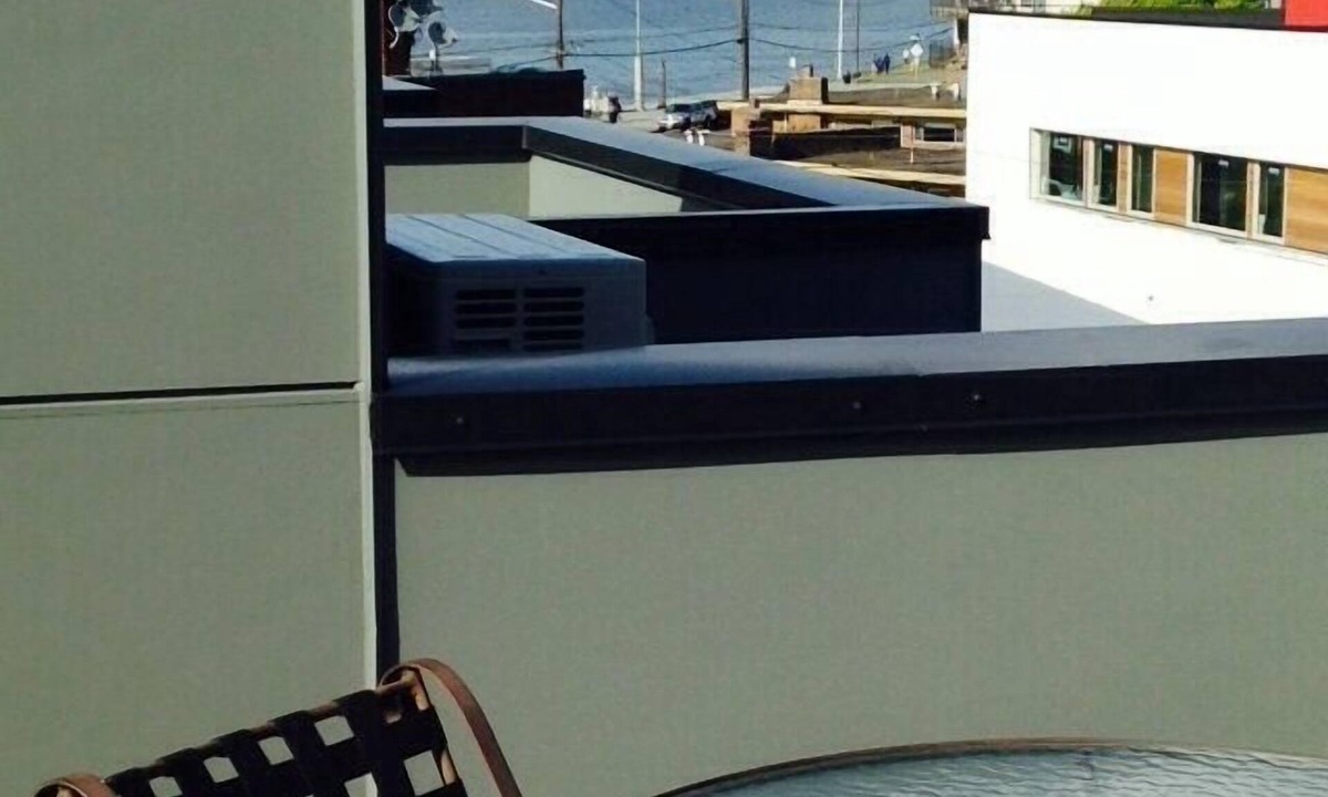 North Admiral House | Modern Alki Beach House - Steps from the Sand