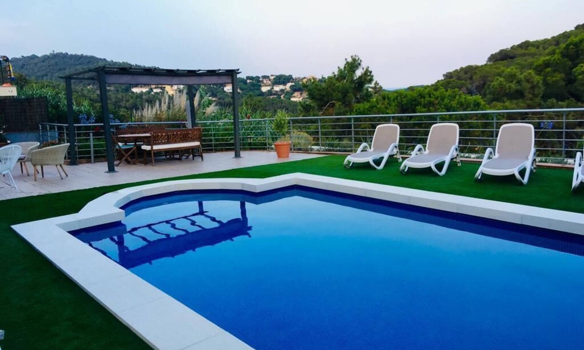 Lloret de Mar House | MODERN AND BEAUTIFUL VACATION HOME IN A QUIET LOCATION FOR 10 PEOPLE BEACH 2 KM.