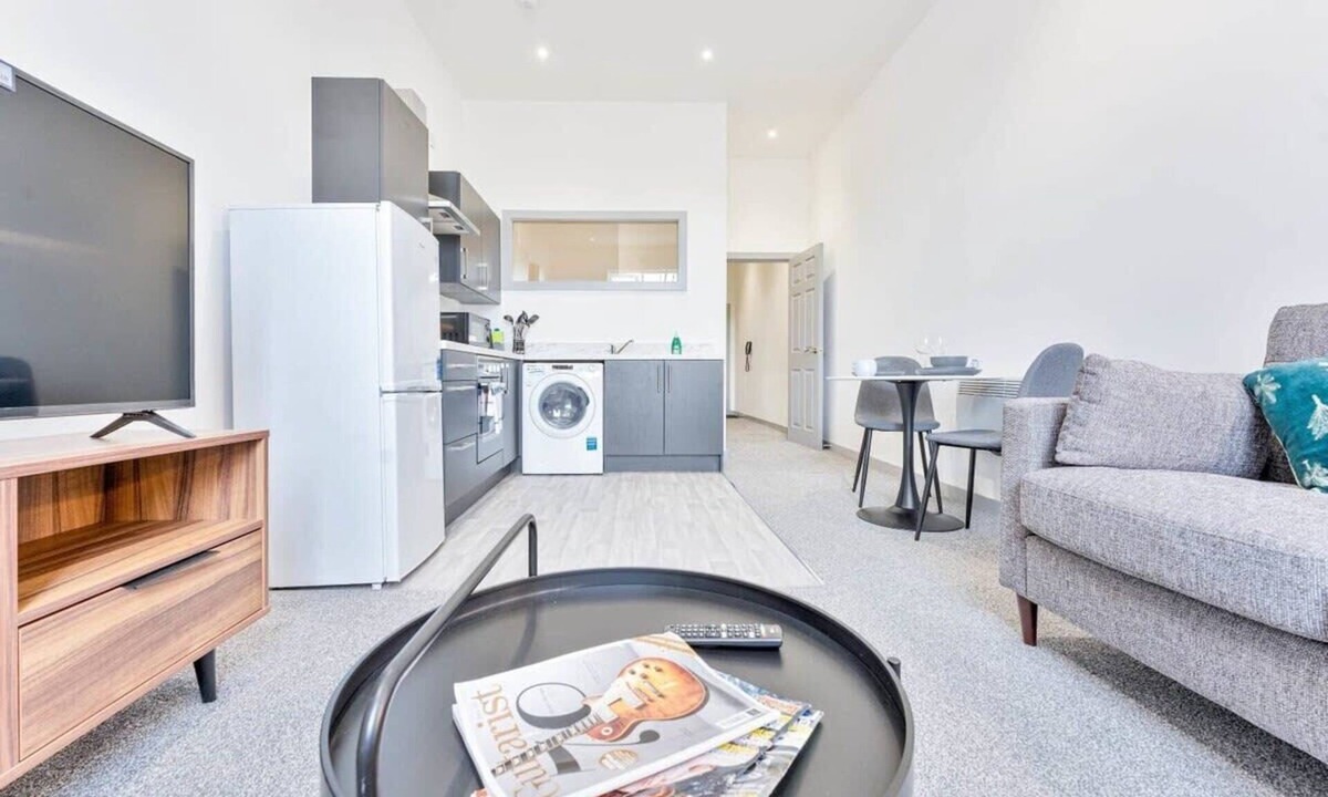 Brierley Hill Apartment | Modern and Bright 1 Bed Apartment, Dudley