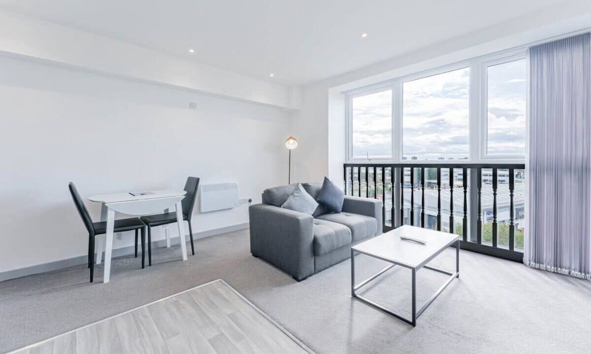 Brierley Hill Apartment | Modern and Bright 1 Bed Apartment in Dudley