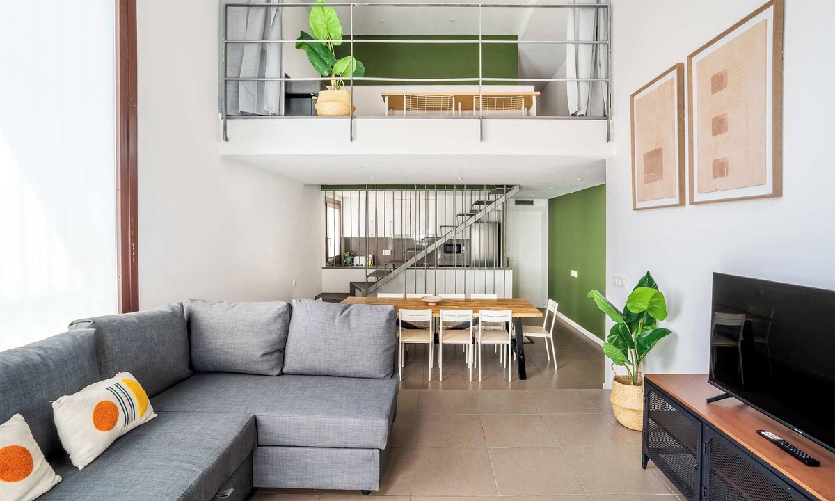 El Poble-sec Condo | Modern and bright 4BD triplex in Paralel!