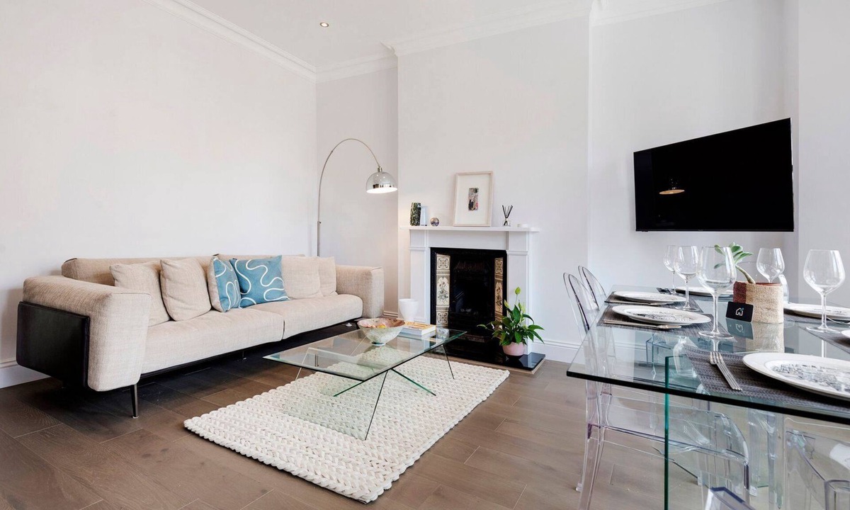 Highgate Apartment | Modern and Bright Highgate Gem
