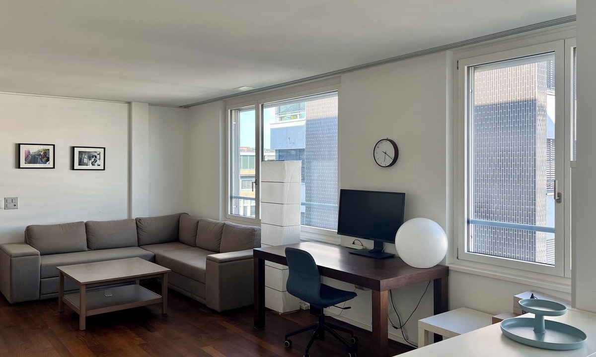 Escher Wyss Apartment | Modern and bright home by Prime Tower with workspaces & balcony