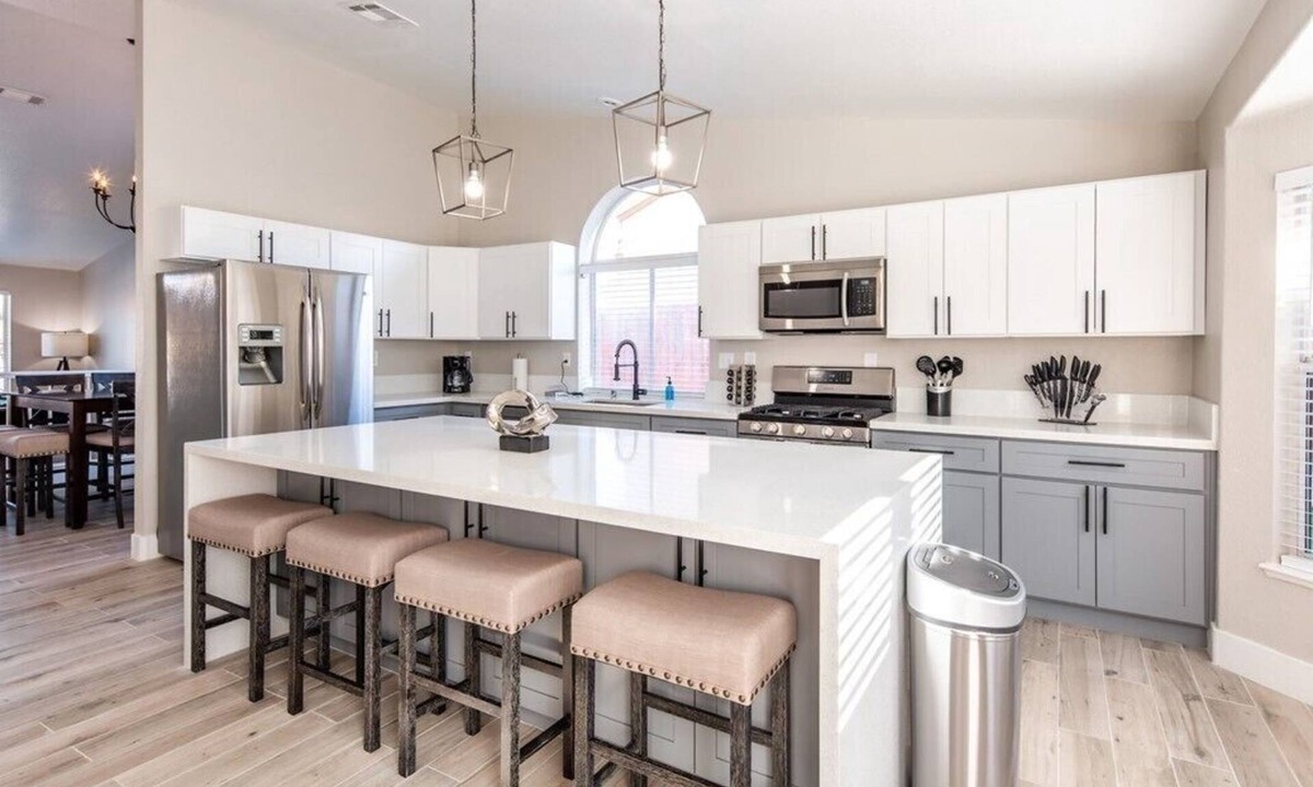 Paradise House | Modern and Bright Resort Style Home w/Heated Pool