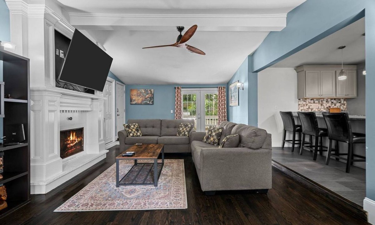 Johnston House | Modern and charming home minutes to downtown!