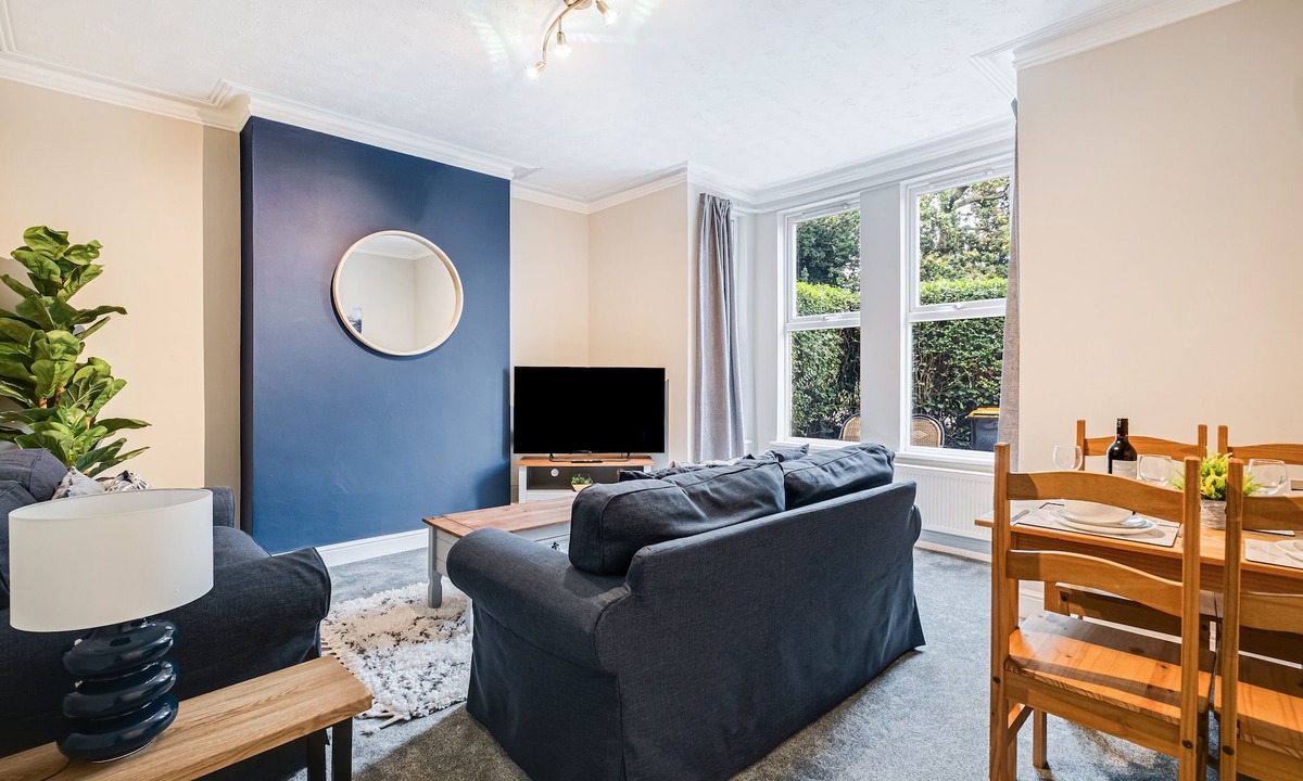 Kempston House | Modern and Comfortable 3 bed