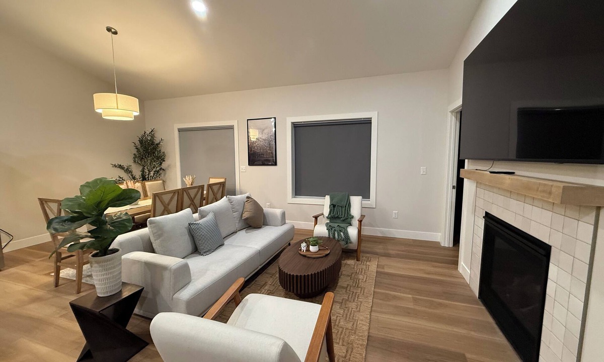 Urbana House | Modern and comfy townhome in Champaign Urbana