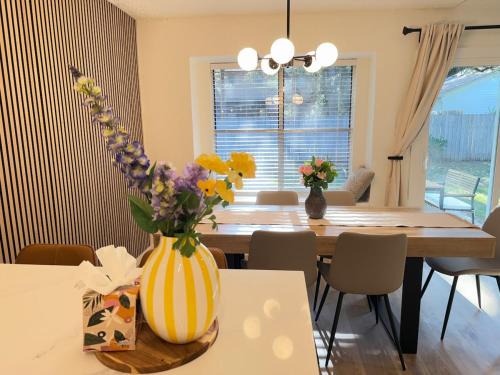 Cedar Park House | Modern and Cozy 3BR Retreat Perfect for Families or Big Group