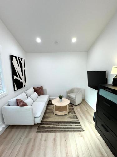 Alderwood Manor House | Modern and Cozy Private Studio