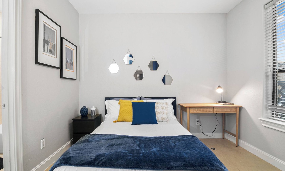 Lazybrook/Timbergrove House | Modern and Cozy Urban Townhome - Heights area