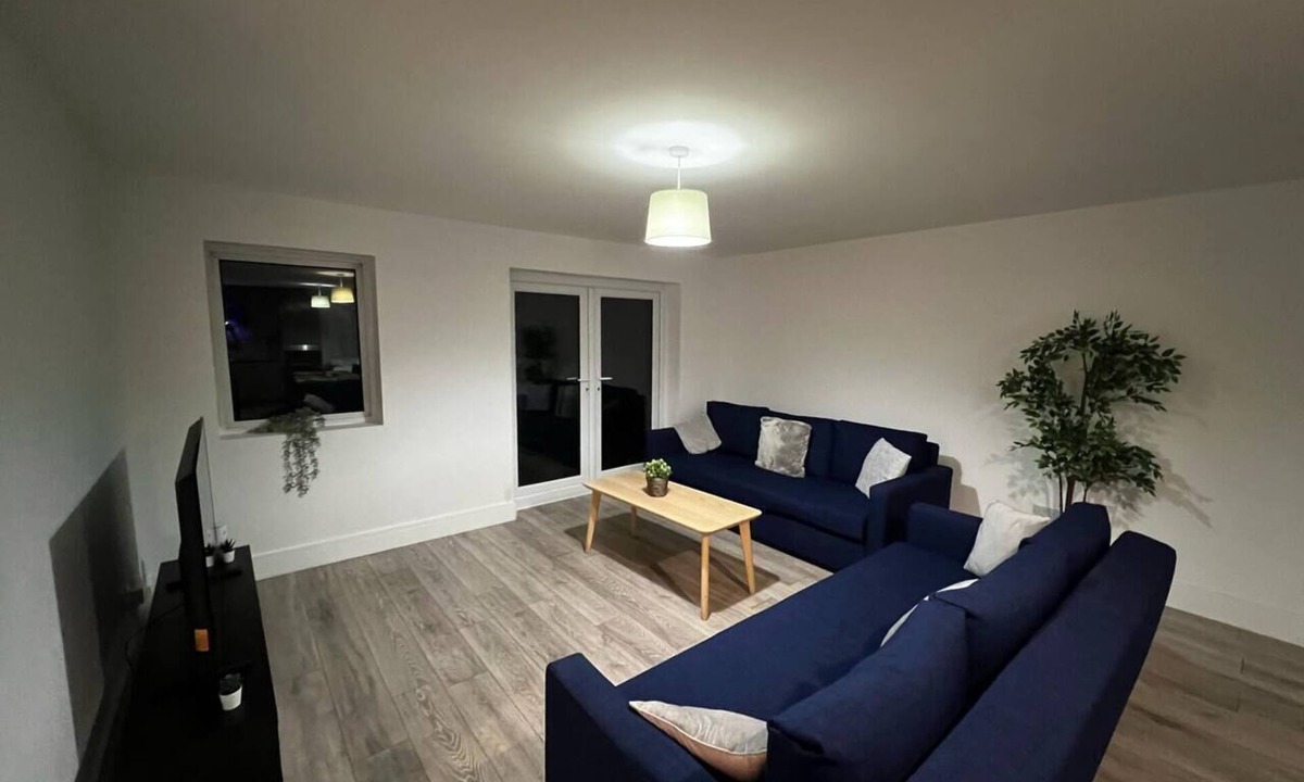 Chalton House | Modern and Elegant House in Luton