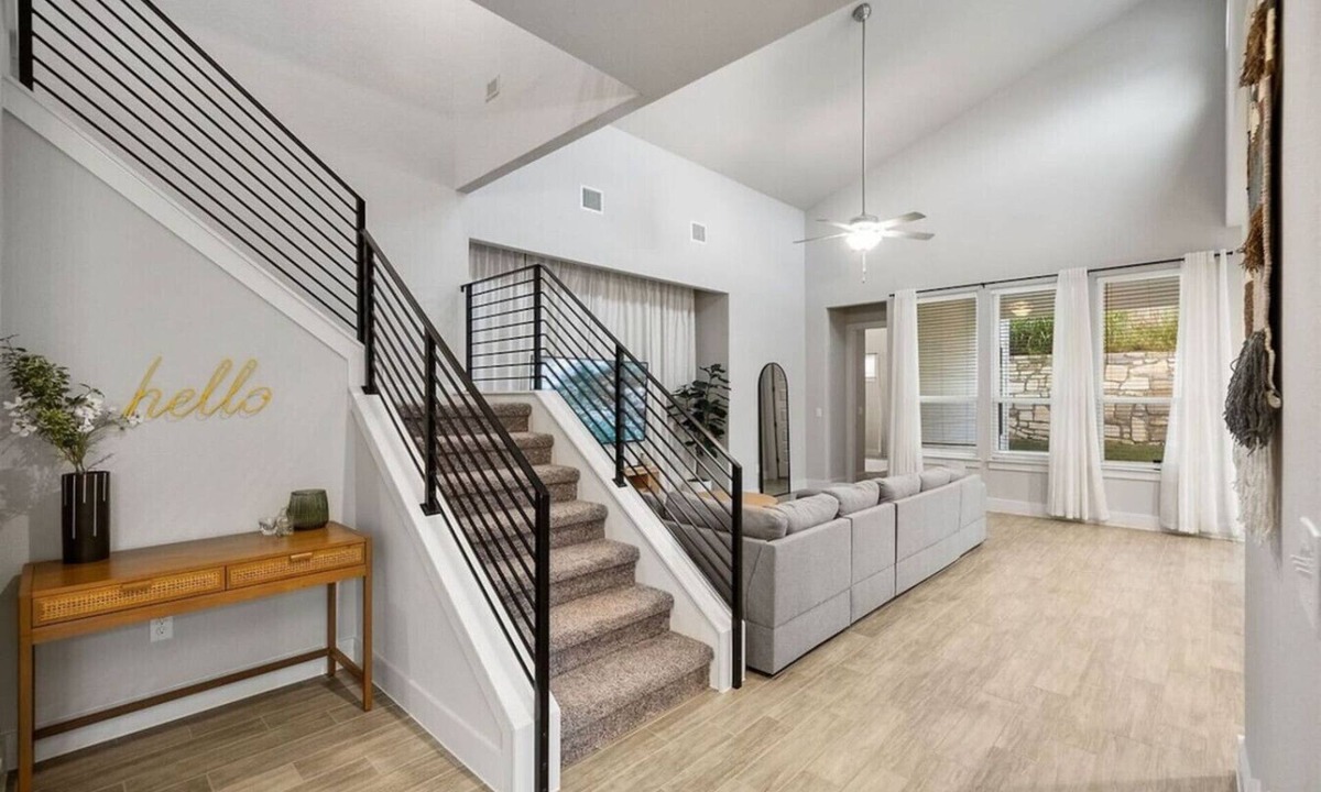 Austin Cottage | Modern and lux 4B House With Office, 20 min to DT