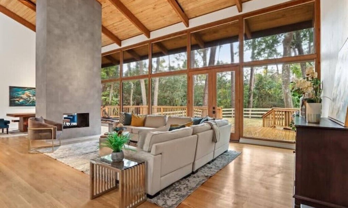 The Villages House | Modern and luxurious home in Hunters Creek Village