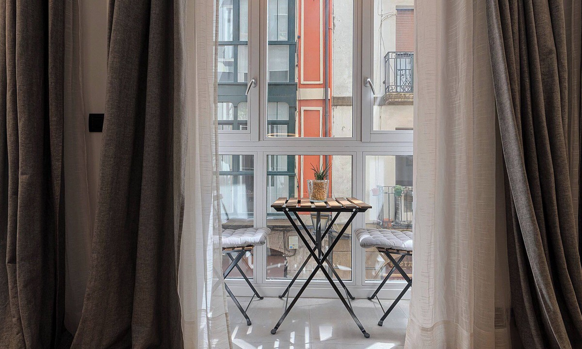Bilbao City Centre Apartment | Modern and Luxurious in Historic Old Town