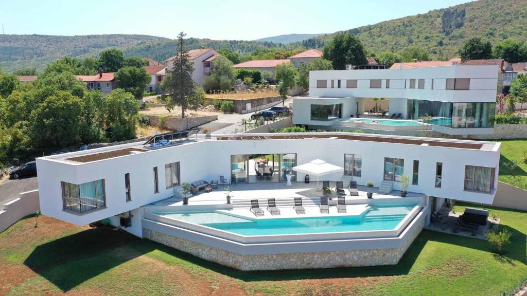 Zmijavci Villa | Modern and luxurious villa with swimming pool in Zmijavci