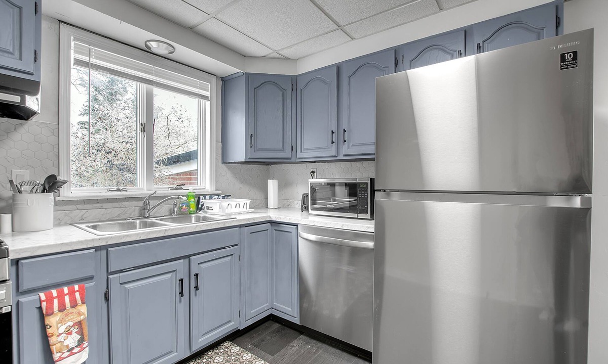 Lancaster House | Modern and Quiet 3 bedroom house with parking