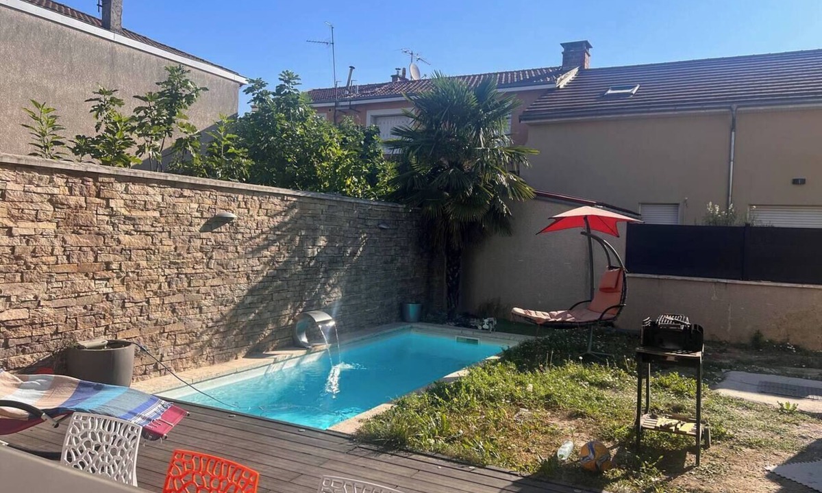 Buers House | Modern and spacious house with a swimming pool