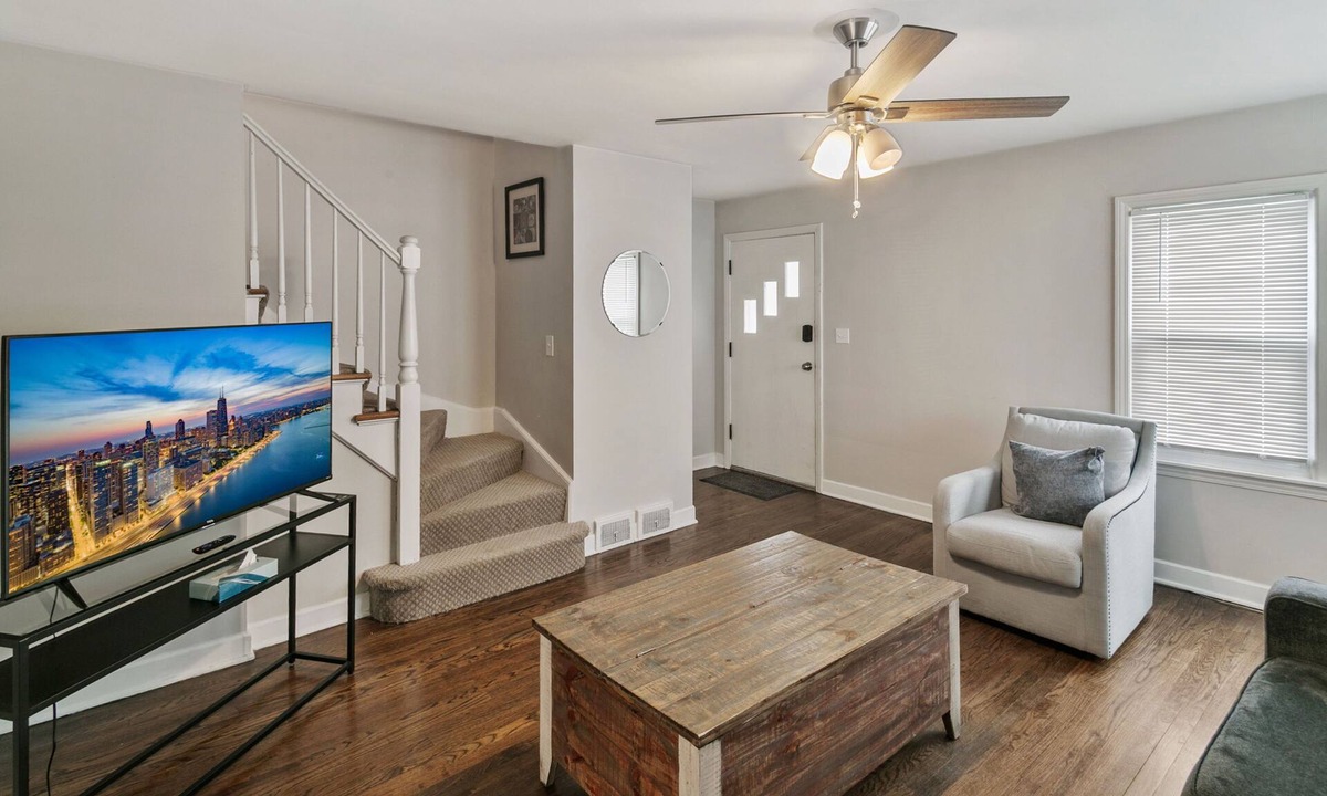 Libertyville Apartment | Modern and Spacious 2-Story