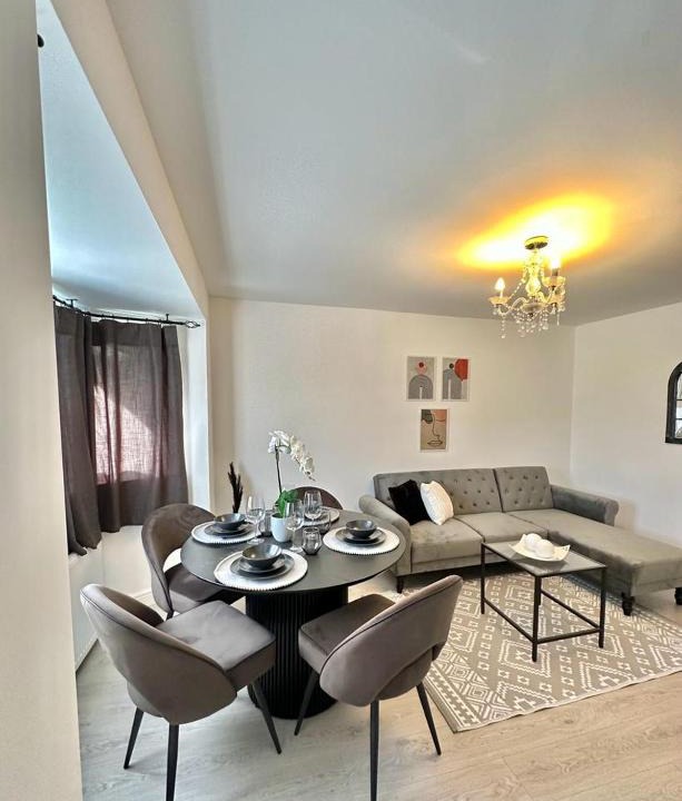 Northfield Apartment | Modern and spacious flat