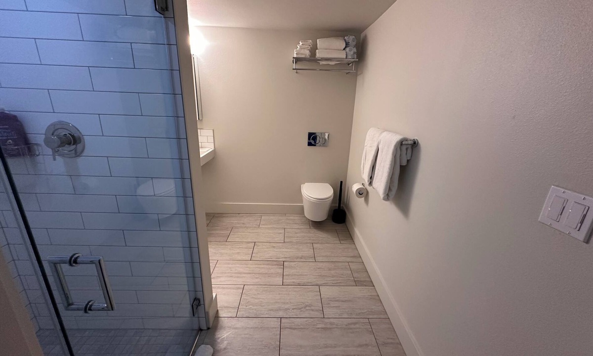 First Hill Hotel | Modern and Spacious Loft With 2 Beds