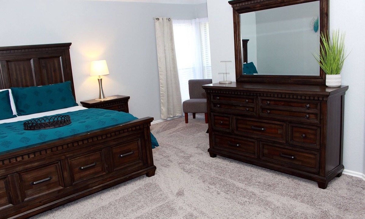Lawton House | Modern and stylish 3 bedroom with large layout floor plan
